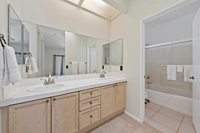 69350 Las Gardenias, Cathedral City CA: https://media.crmls.org/mediaz/2c8aba18-b1d4-43fd-bfda-7ec89acd8903.jpg