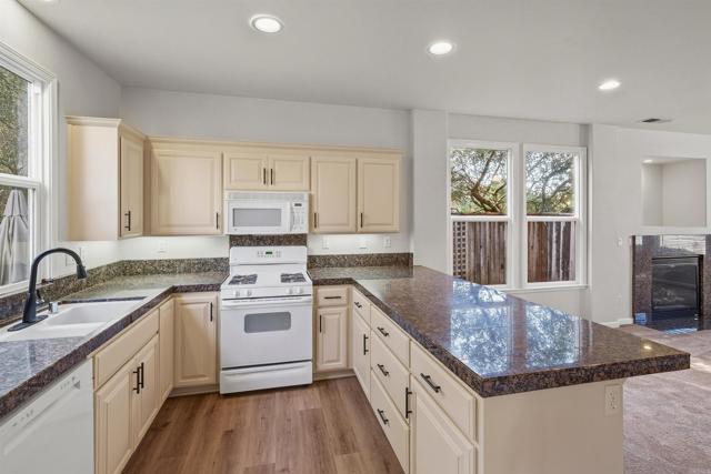 Detail Gallery Image 11 of 37 For 3006 Atherton Dr, Aptos,  CA 95003 - 3 Beds | 2/1 Baths