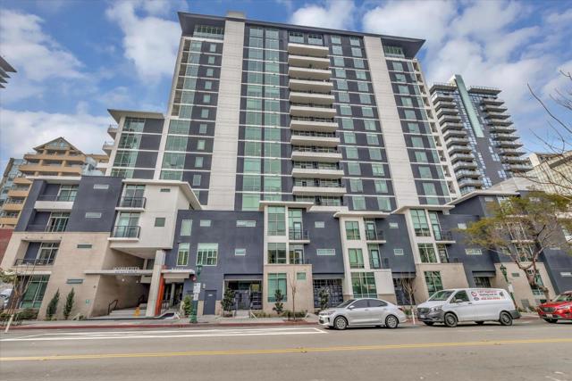 425 W Beech Street, San Diego CA: https://media.crmls.org/mediaz/2c8b15bd-ca32-434c-b767-32c0c26ec6dd.jpg