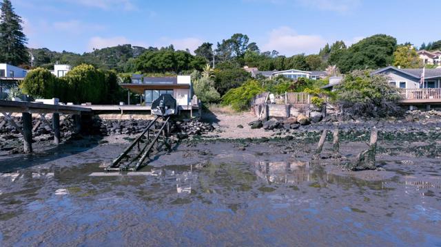 4980 Paradise Drive, Tiburon CA: https://media.crmls.org/mediaz/2c8b681e-43bd-40d7-ad6a-72cc1e6283e5.jpg