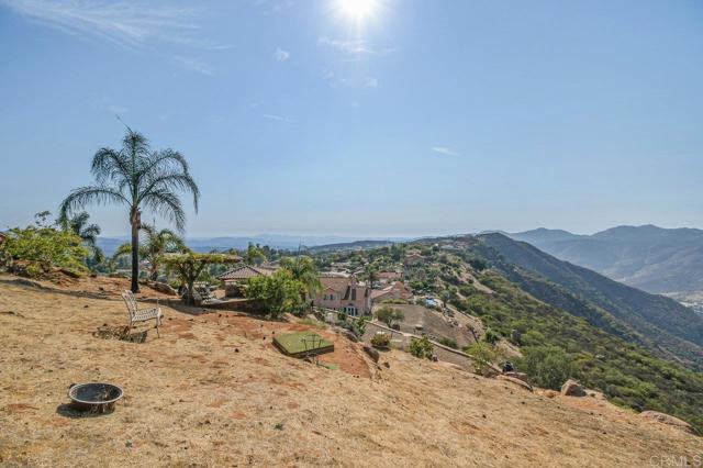 15718 Creek Hills Road, El Cajon CA: https://media.crmls.org/mediaz/2c8b73f9-0481-4d2f-8b6f-ca30aea4b766.jpg