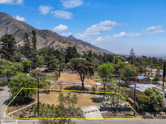 900 E Mount Curve Ave, Altadena CA: https://media.crmls.org/mediaz/2c8c63a8-dfff-4788-bbe0-88461b0db1a7.jpg
