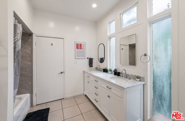 6255 W Olympic Boulevard, Los Angeles CA: https://media.crmls.org/mediaz/2c8ca40e-f1a4-4633-a552-7e09df5395c4.jpg