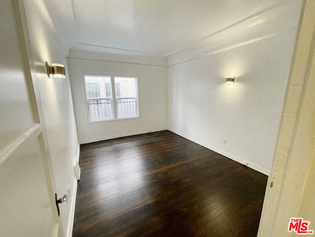 4264 Leimert Boulevard, Los Angeles CA: https://media.crmls.org/mediaz/2c8cea47-03a5-464b-9568-06cd541a209a.jpg