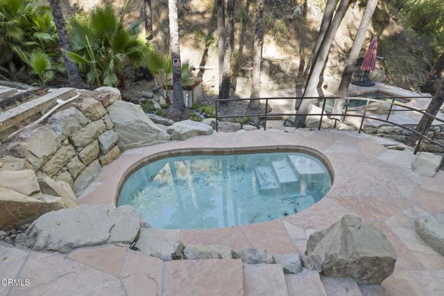 16825 Maricopa Highway, Ojai CA: https://media.crmls.org/mediaz/2c8d1f07-05a6-4910-a3d9-6f3ba5eab6c0.jpg