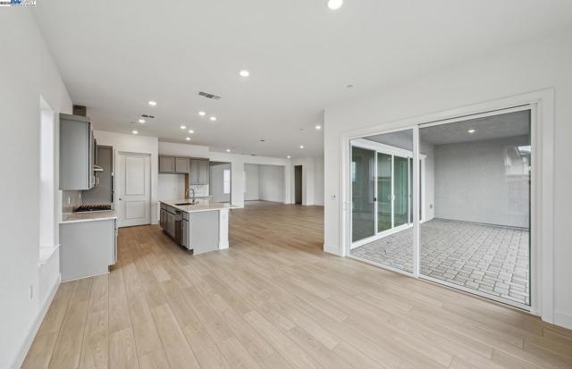 17685 Brightwood Avenue, Lathrop CA: https://media.crmls.org/mediaz/2c8d329d-59e8-44f8-8843-ef40c7c8043f.jpg