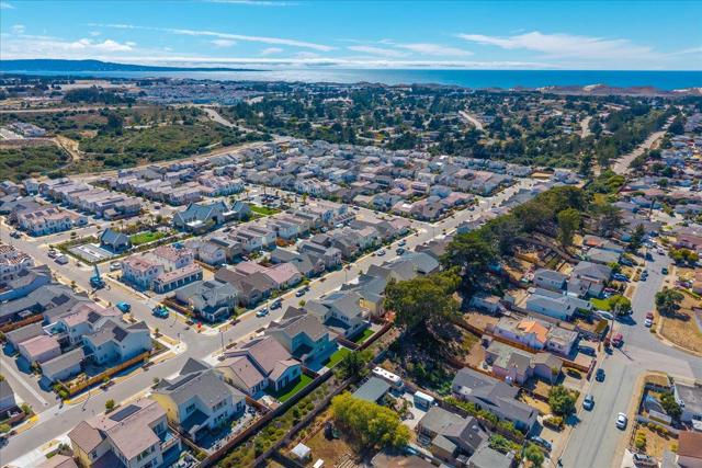 465 Russell Way, Marina CA: https://media.crmls.org/mediaz/2c8d572e-132d-4cb2-834a-c3aca130fe97.jpg