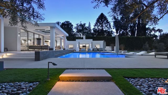 16032 VALLEY VISTA Boulevard, Encino CA: https://media.crmls.org/mediaz/2c8d6935-1e4f-488b-8748-762d6845b5f5.jpg