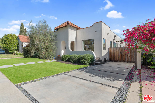 1280 S Sycamore Avenue, Los Angeles CA: https://media.crmls.org/mediaz/2c8d7b4f-5bad-4dfd-aa86-63bef7c361fe.jpg