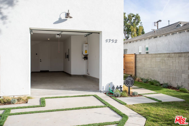 1752 Marvin, Los Angeles, California 90019, 3 Bedrooms Bedrooms, ,2 BathroomsBathrooms,Single Family Residence,For Sale,Marvin,22219621