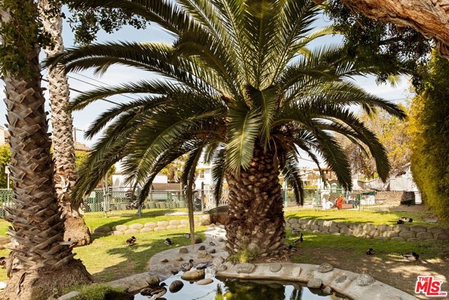 408 Linnie Canal, Venice CA: https://media.crmls.org/mediaz/2c8e41a0-8320-4d9d-b202-6a2c856e528f.jpg