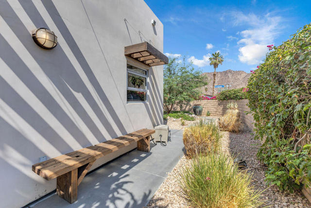 53945 Eisenhower Drive, La Quinta CA: https://media.crmls.org/mediaz/2c8e6ea1-be39-468e-9681-fbf1eb2e97f4.jpg