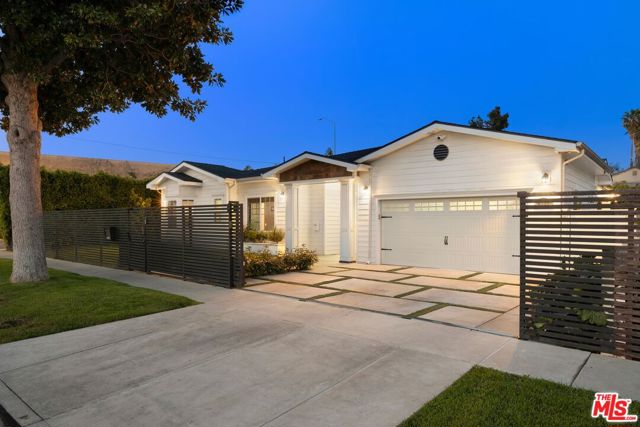 4728 Vesper Avenue, Sherman Oaks CA: https://media.crmls.org/mediaz/2c8eaefb-f1e8-454d-9eea-e5472cb720d9.jpg