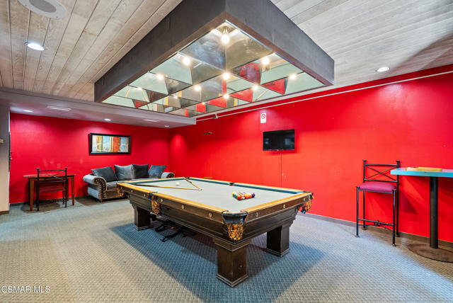 22100 Burbank Boulevard, Woodland Hills CA: https://media.crmls.org/mediaz/2c8f025f-6cfd-4768-afef-0eb46336c7ec.jpg