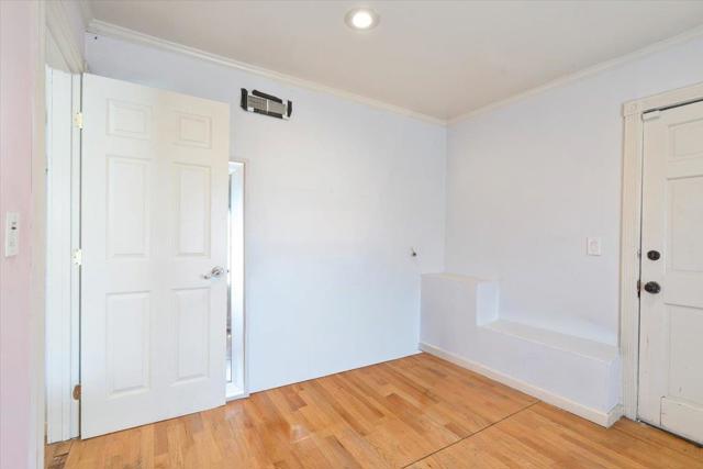 9401 Castlewood Street, Oakland CA: https://media.crmls.org/mediaz/2c8fca96-ceb1-4540-bdf2-3818d385fd54.jpg