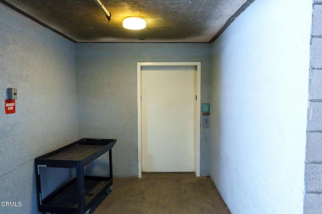 10925 Blix Street, Toluca Lake CA: https://media.crmls.org/mediaz/2c8ff34b-ada5-463b-94e4-1a13ee112731.jpg