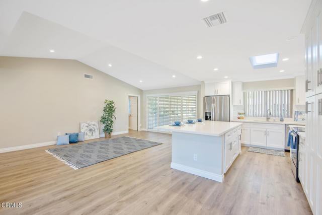 Detail Gallery Image 9 of 76 For 13325 Village 13, Camarillo,  CA 93012 - 3 Beds | 2 Baths