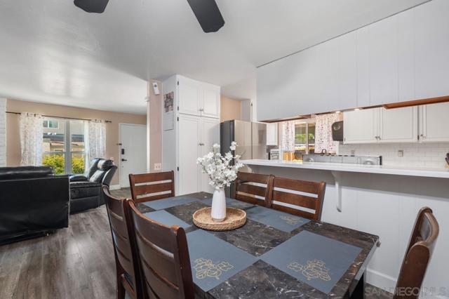 10155 Caminito Volar, San Diego CA: https://media.crmls.org/mediaz/2c910b71-9815-4cb0-b53d-68dbd1111659.jpg