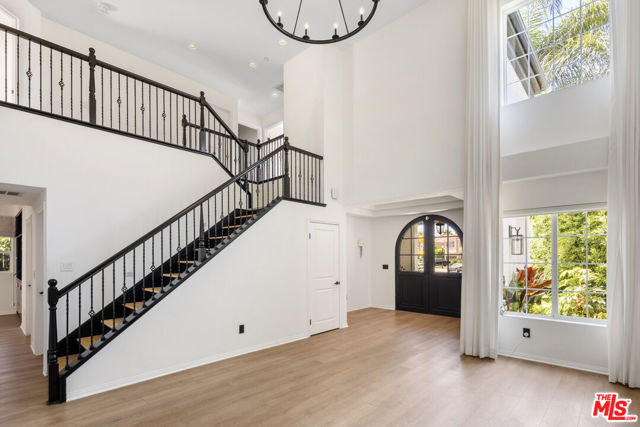 7676 Coldwater Canyon Court, North Hollywood CA: https://media.crmls.org/mediaz/2c91fc33-cb36-427d-966a-4d925ea436c0.jpg