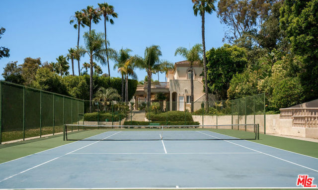 16727 Camino Sierra Del Sur Drive, Rancho Santa Fe CA: https://media.crmls.org/mediaz/2c9204ae-11d9-4dc9-abff-fe26dd8e8a65.jpg