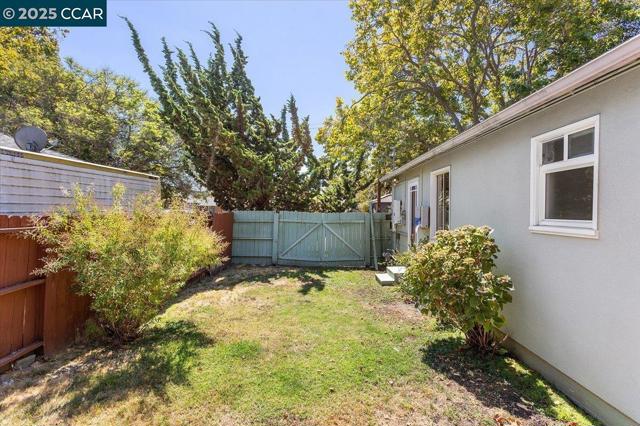 16080 Via Del Sol, San Lorenzo CA: https://media.crmls.org/mediaz/2c921ce5-f603-4455-8ba6-15fd200346ba.jpg