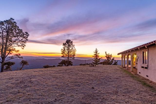 16420 Soda Springs Road, Los Gatos CA: https://media.crmls.org/mediaz/2c9231dd-890e-4262-a89b-aea343560b60.jpg