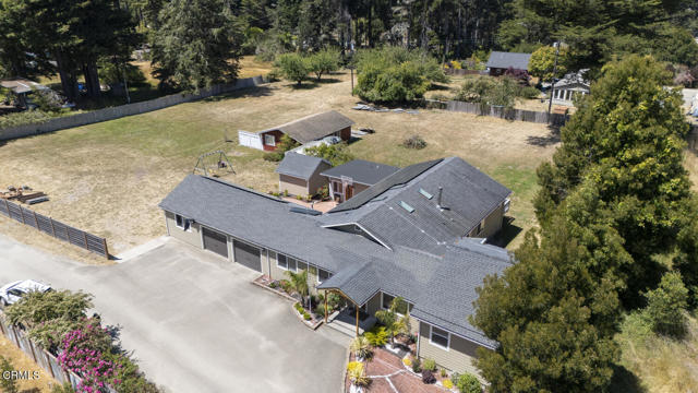 18900 Porterfield Lane, Fort Bragg CA: https://media.crmls.org/mediaz/2c92a0a4-94ed-488a-8c85-a0f261560ebc.jpg