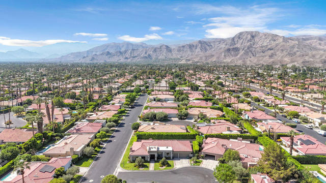 29 El Roble Court, Rancho Mirage CA: https://media.crmls.org/mediaz/2c92fc12-d140-4e57-85ae-9c86f65b9839.jpg