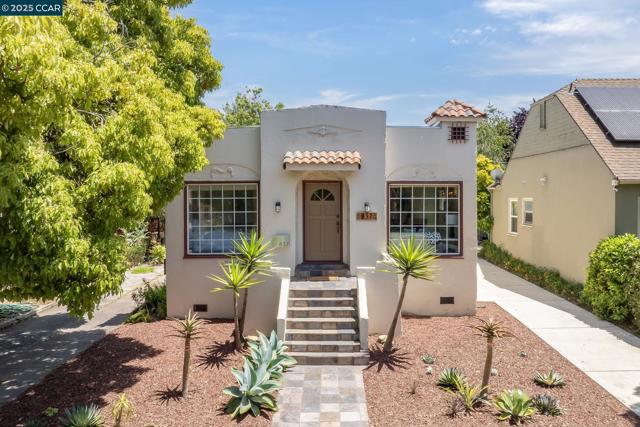 837 San Carlos Ave, Albany CA: https://media.crmls.org/mediaz/2c9328cf-2cd7-4398-8e53-68d8bfe5d08c.jpg