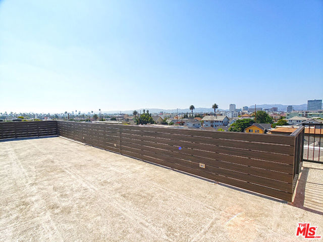 1229 S Kingsley Drive, Los Angeles CA: https://media.crmls.org/mediaz/2c937eb2-5f27-4b13-96d3-59a91ee552eb.jpg