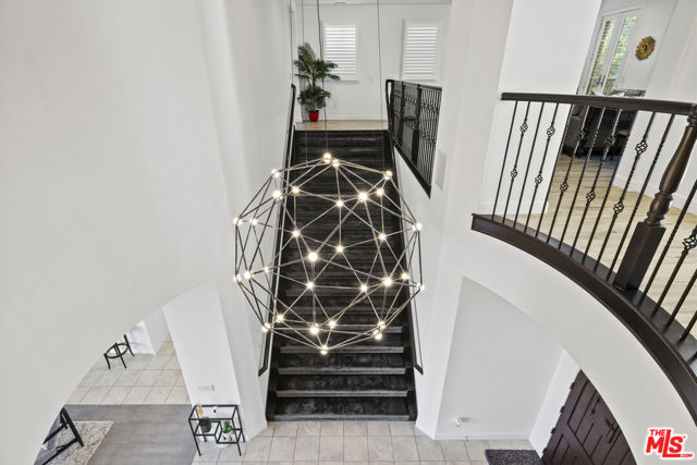 20162 W Cromwell Way, Porter Ranch CA: https://media.crmls.org/mediaz/2c93a9ab-72a9-48a7-908a-f2f14e686870.jpg