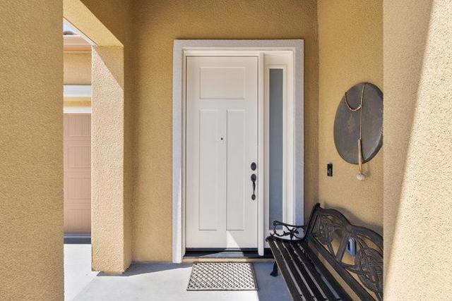 2008 White Oak Drive, Hollister CA: https://media.crmls.org/mediaz/2c93aa9d-13a1-4e42-9923-96789d73b8a4.jpg