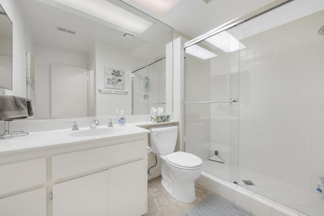 450 Desert Falls N Drive, Palm Desert CA: https://media.crmls.org/mediaz/2c93f3fd-d767-439f-af73-e3e3f8cfcf4c.jpg