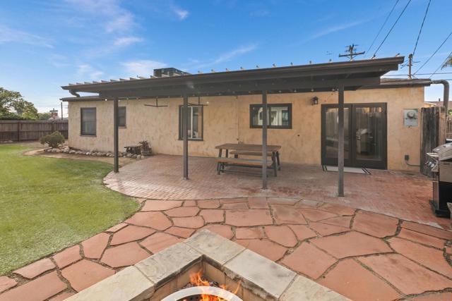 4407 Dakota Drive, San Diego CA: https://media.crmls.org/mediaz/2c9430b2-edc4-4fd0-bd0b-e0145d491ba0.jpg