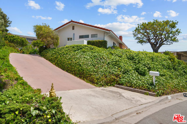 6236 Trancas Canyon Road, Malibu CA: https://media.crmls.org/mediaz/2c946ffa-0ff3-495e-a49e-28e57e77a8d7.jpg