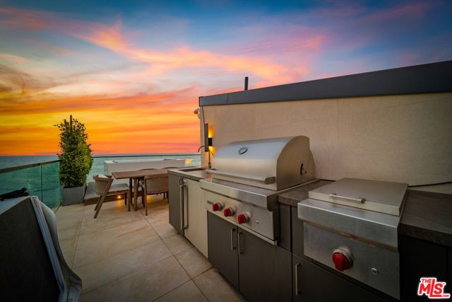 18954 Pacific Coast Highway, Malibu CA: https://media.crmls.org/mediaz/2c953e5c-2621-405c-88d3-e3105f61b1ed.jpg