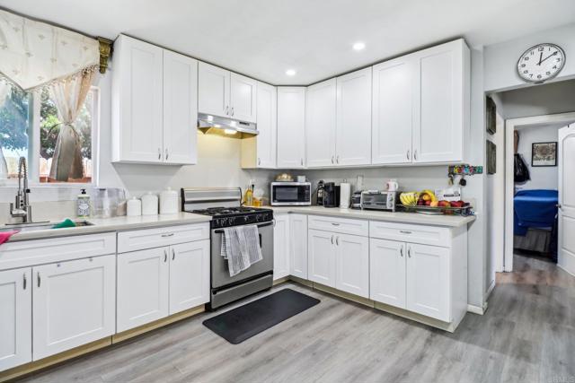 1947 D Avenue, National City CA: https://media.crmls.org/mediaz/2c9553a4-5b17-4561-b46c-69c848abd238.jpg