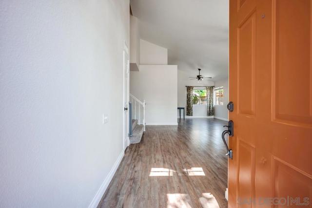 40037 Amberley Cir, Temecula CA: https://media.crmls.org/mediaz/2c958a97-abd2-4cbf-b589-bf290efc91ec.jpg