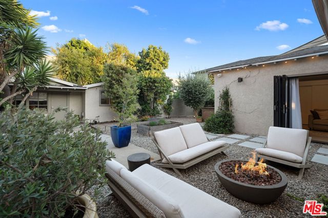 626 Pacific Street, Santa Monica CA: https://media.crmls.org/mediaz/2c95a64c-d38b-49b0-ab90-87627304866a.jpg