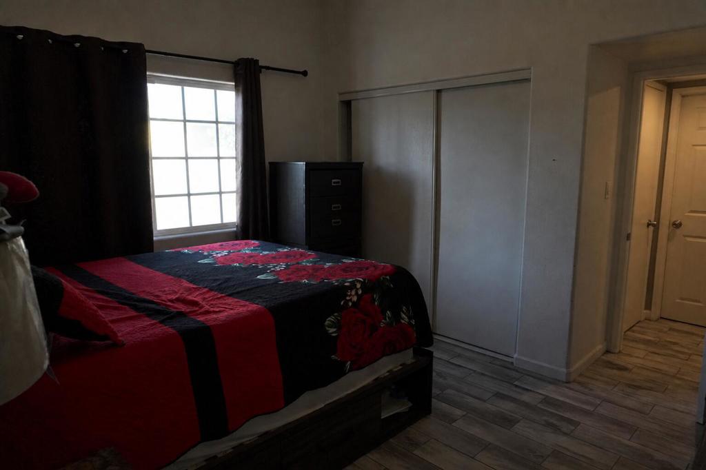 https://media.crmls.org/mediaz/2c95bf30-bf3b-4f8a-a7d5-64ff7c754d62.jpg?preset=X-Large