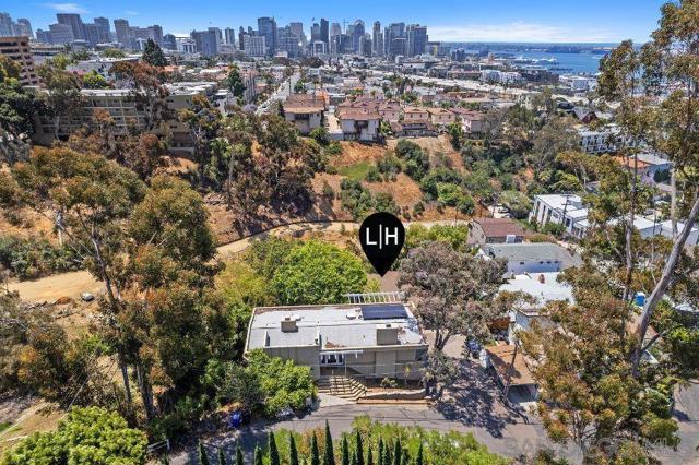 415 W Nutmeg St, San Diego CA: https://media.crmls.org/mediaz/2c95d4c6-7033-4634-935d-d49e804abcc8.jpg
