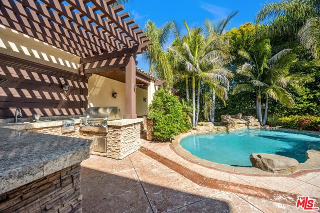 14933 Sutton Street, Sherman Oaks CA: https://media.crmls.org/mediaz/2c95e16a-9433-4f77-a964-3d92ff2888f7.jpg
