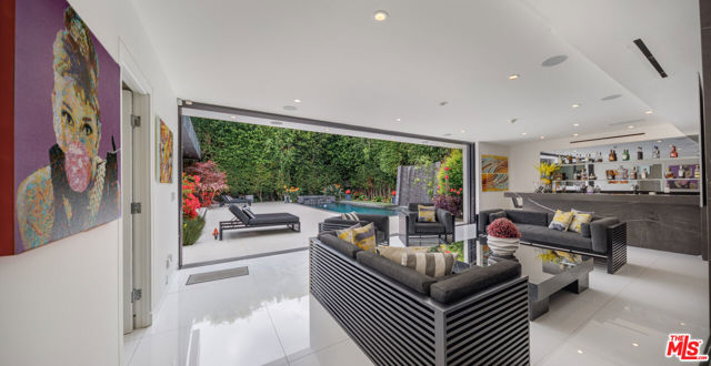 511 N Rexford Drive, Beverly Hills CA: https://media.crmls.org/mediaz/2c9606a7-3775-4867-a0a8-cf0312bbaed4.jpg