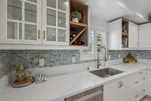 Detail Gallery Image 11 of 38 For 3925 Linmar Ln, Carlsbad,  CA 92008 - 3 Beds | 2 Baths