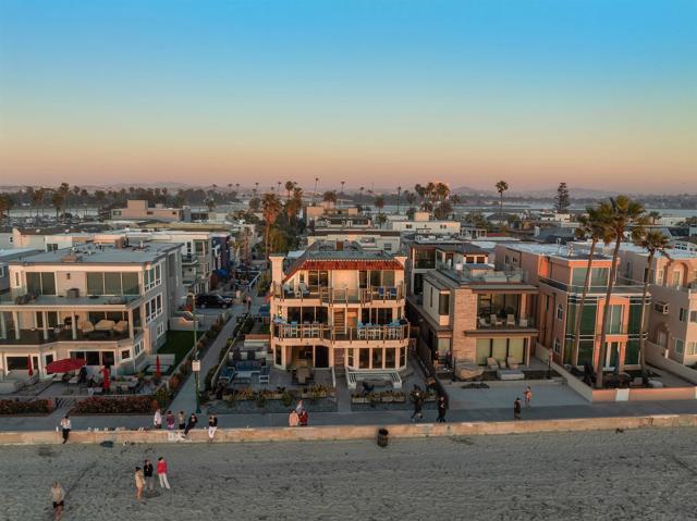 2965 Ocean Front Walk, San Diego CA: https://media.crmls.org/mediaz/2c962cc1-3c68-4113-8ccf-22480c20037d.jpg