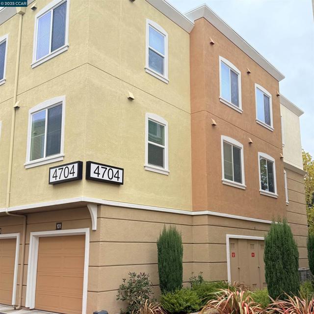 4704 Norris Canyon Rd, San Ramon CA: https://media.crmls.org/mediaz/2c963ad7-b47f-4fb1-9804-4f38e5f2bc3c.jpg