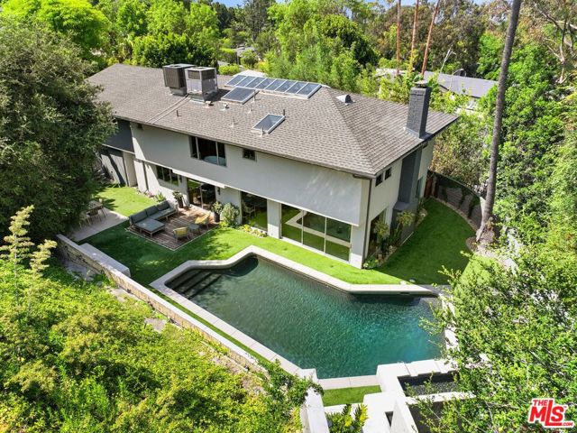7712 Chandelle Place, Los Angeles CA: https://media.crmls.org/mediaz/2c96664e-81c4-496a-a099-e11d323db32d.jpg