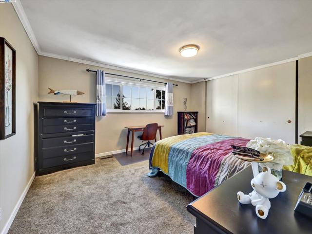 Image 13 of 60 For 2755 Sheffield Pl
