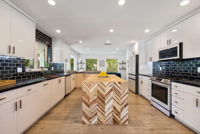 68716 Avenida Diosa, Cathedral City CA: https://media.crmls.org/mediaz/2c96940a-d571-4b4b-95ff-13e951e1ed2c.jpg
