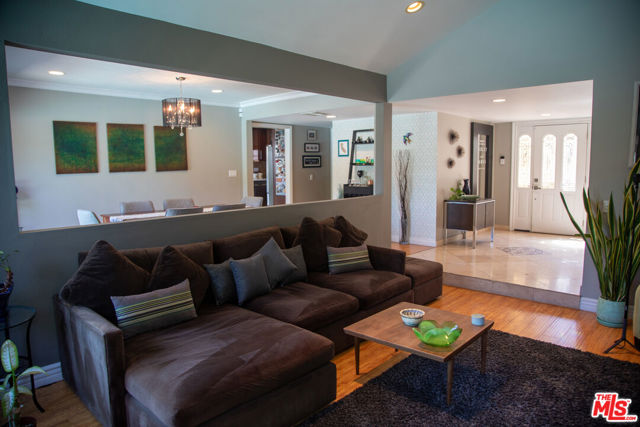 12818 Neon Way, Granada Hills CA: https://media.crmls.org/mediaz/2c96a78e-05e4-426a-bacf-bf4db6efd287.jpg